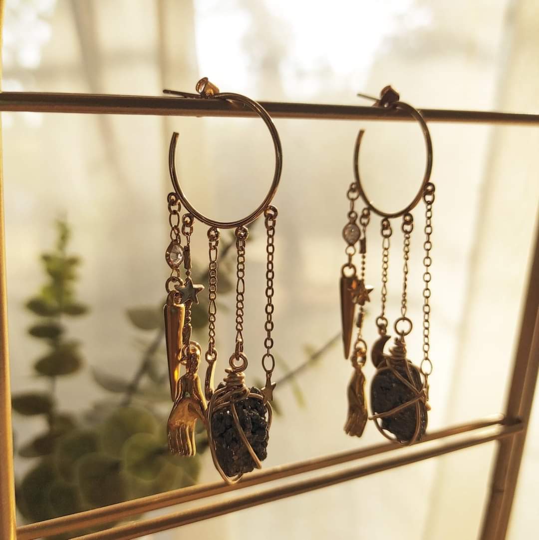 Aretes Witch stone