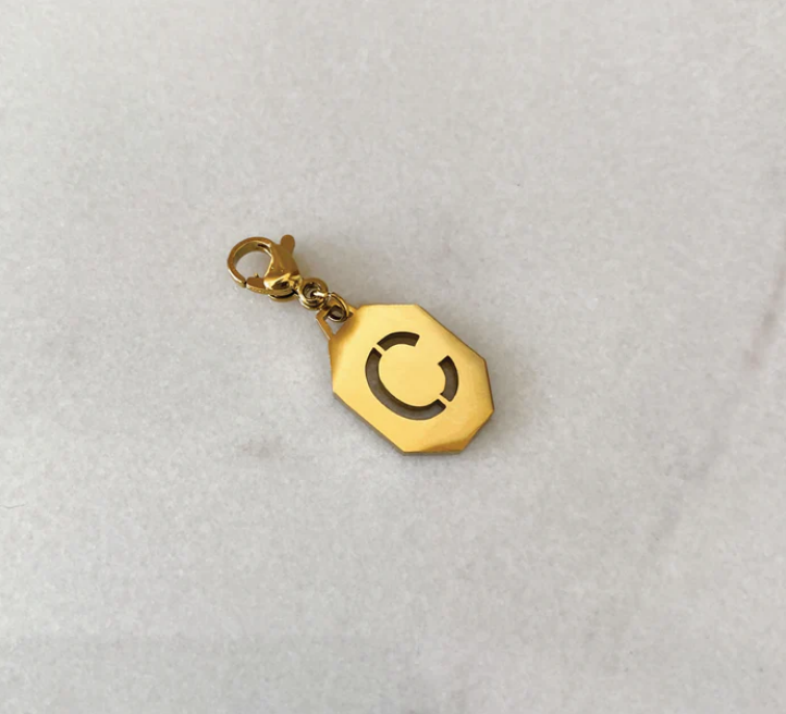 Inicial charm