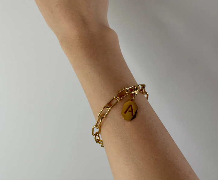 Inicial charm