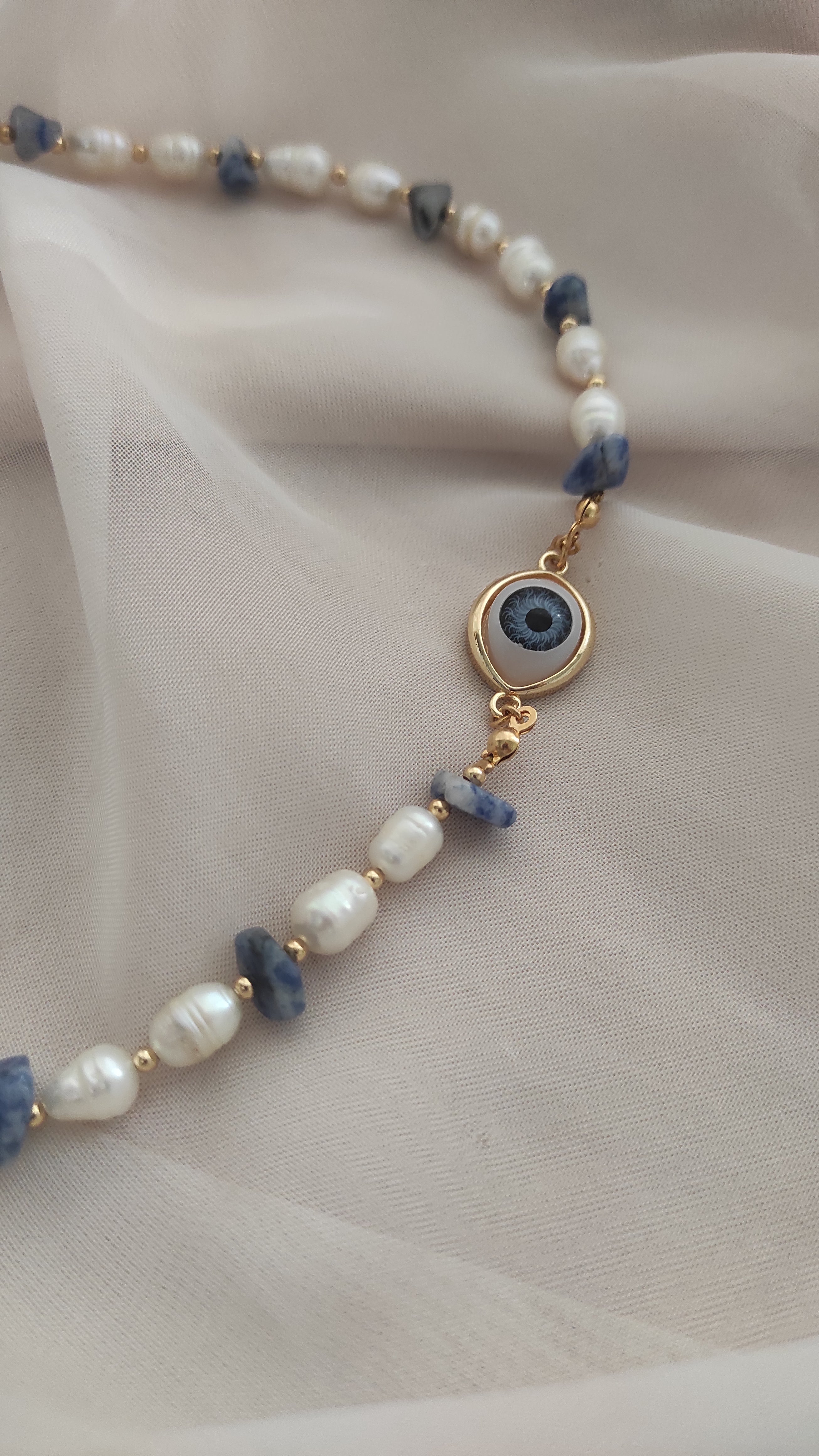 Collar Watercolor eyes