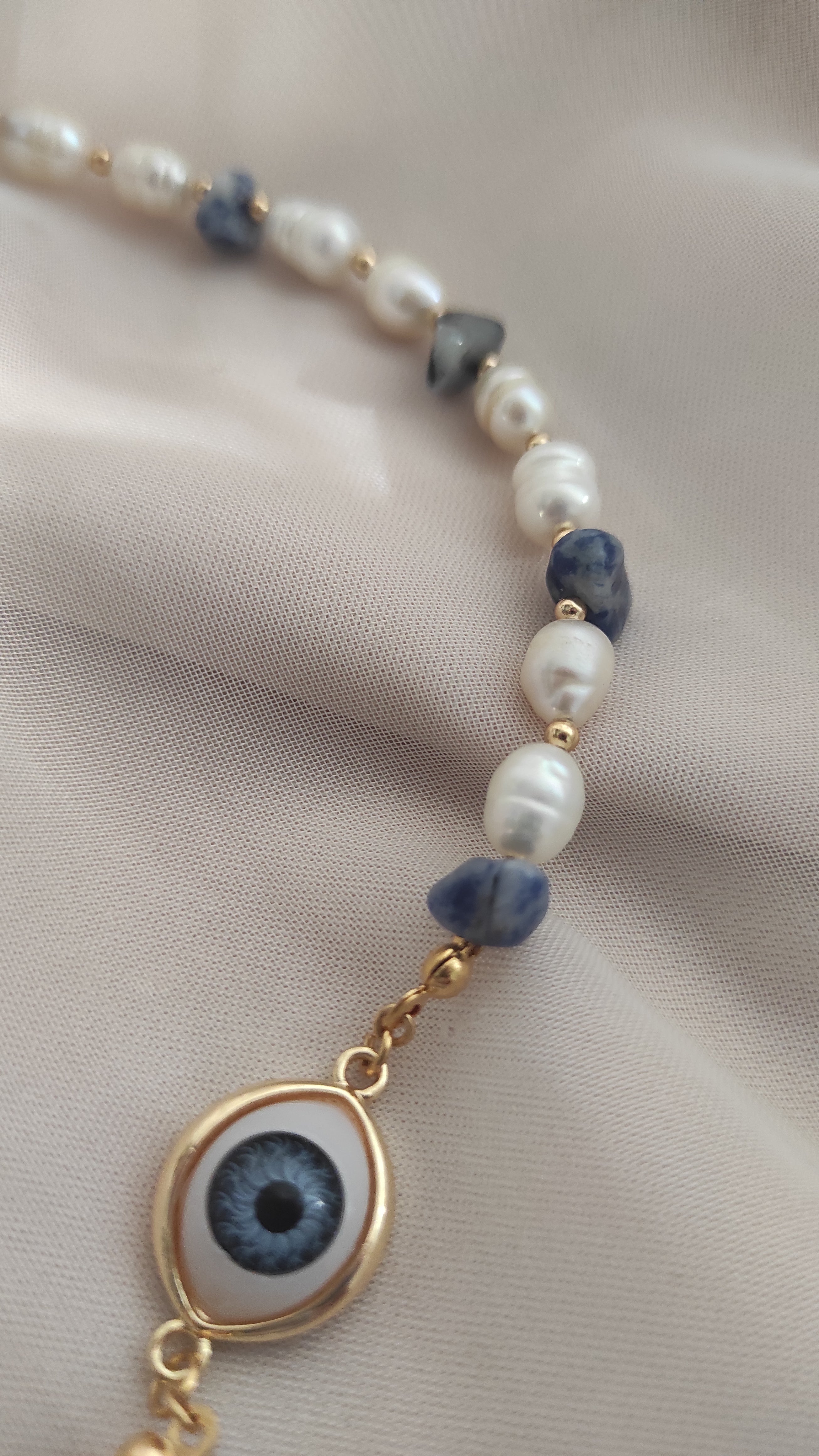 Collar Watercolor eyes